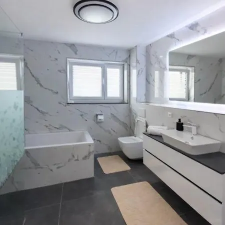 公寓 Monteurwohnung & Business Mit Terrasse & Parkplatz In Eg *